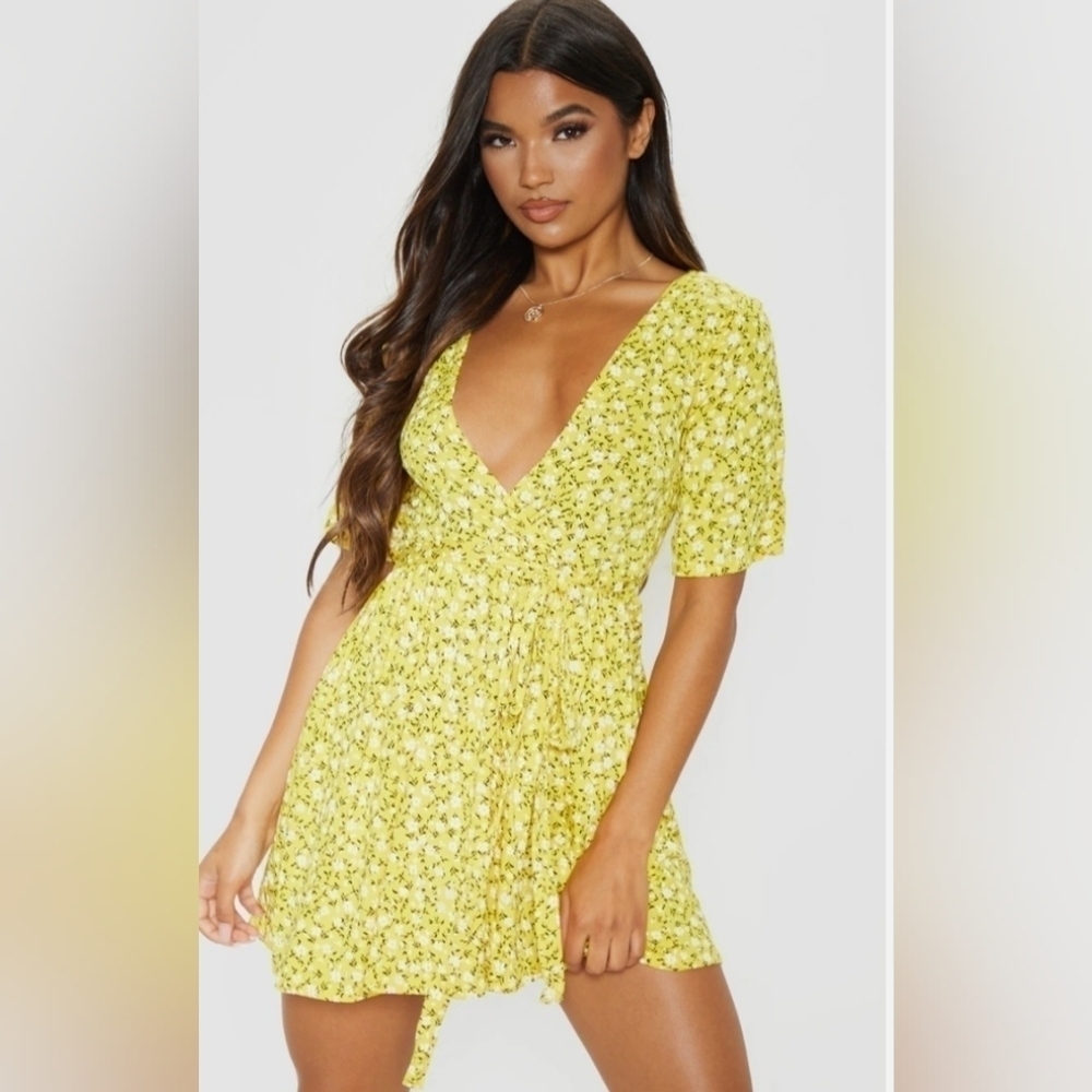 PrettyLittleThing Ladies Short Sleeve Mini Dress- size 6